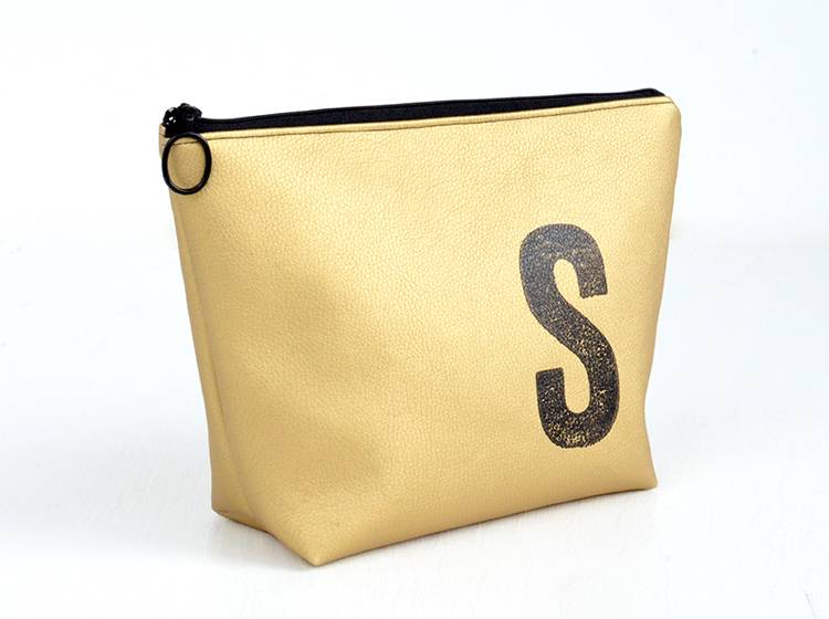 Renna Deluxe Waschtasche Metallic GOLD mit Buchstabe, vegan Großer Ausverkauf