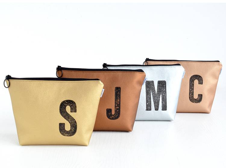 Renna Deluxe Waschtasche Metallic BRONZE mit Buchstabe personalisiert, vegan Flash Sale