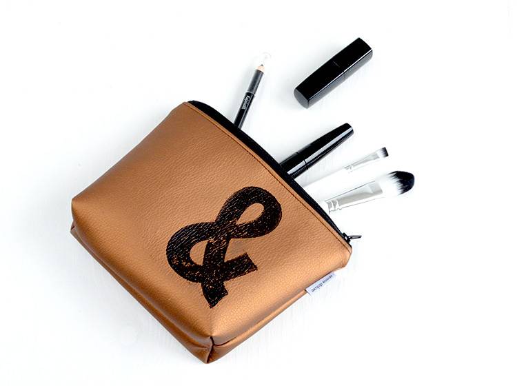 Renna Deluxe Kosmetiktasche Metallic BRONZE mit Buchstabe / vegan Saisonschlussverkauf