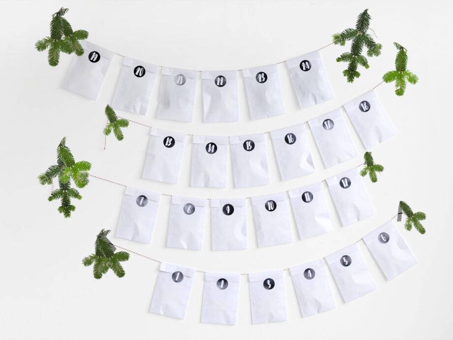 Renna Deluxe Adventskalender weiß mit schwarzen Aufklebern Online Outlet