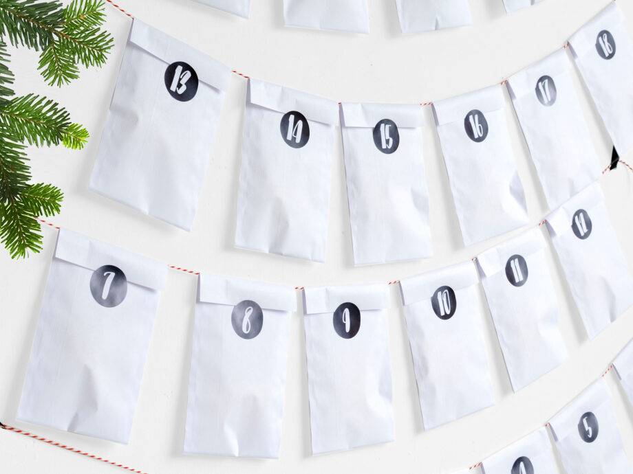 Renna Deluxe Adventskalender weiß mit schwarzen Aufklebern Online Outlet