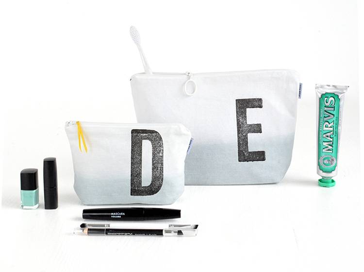 Renna Deluxe Schminktasche GRAU mit Monogramm personalisiert Neueste Mode