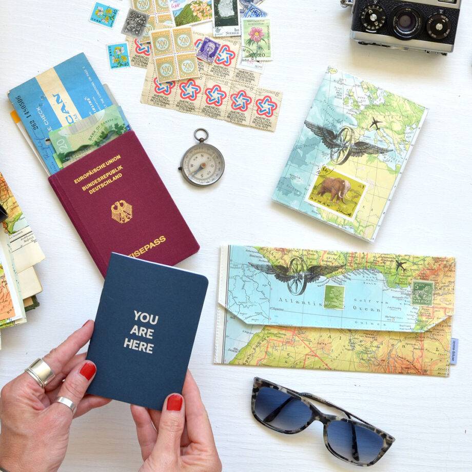 Renna Deluxe Atlas Reiseetui Groß – Etui aus Landkarten Kauf eins, bekomm eins gratis