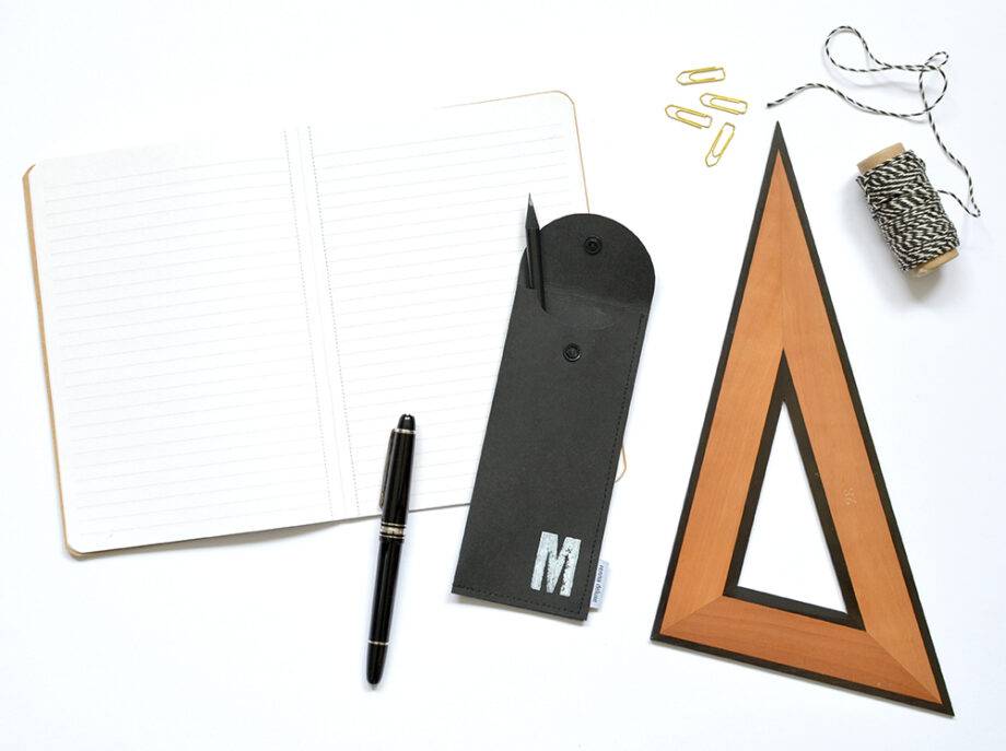 Renna Deluxe Braunes Stifteetui mit Monogramm vegan Tägliche Deals