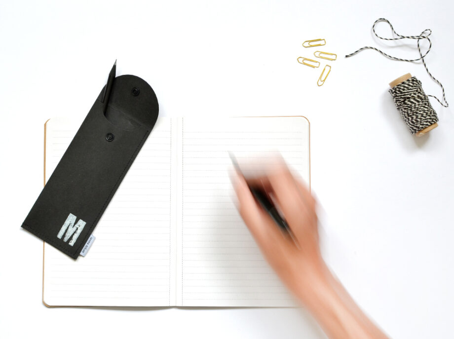Renna Deluxe Braunes Stifteetui mit Monogramm vegan Tägliche Deals