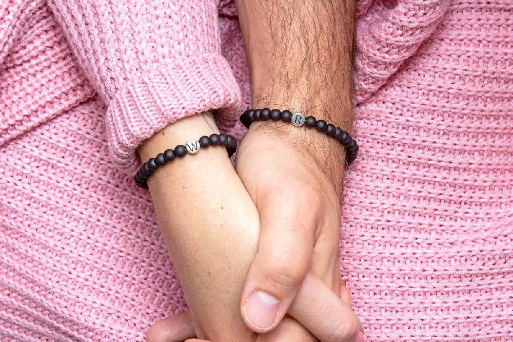 Sadingo Partnerarmband Set aus schwarzen Acrylperlen zollfrei