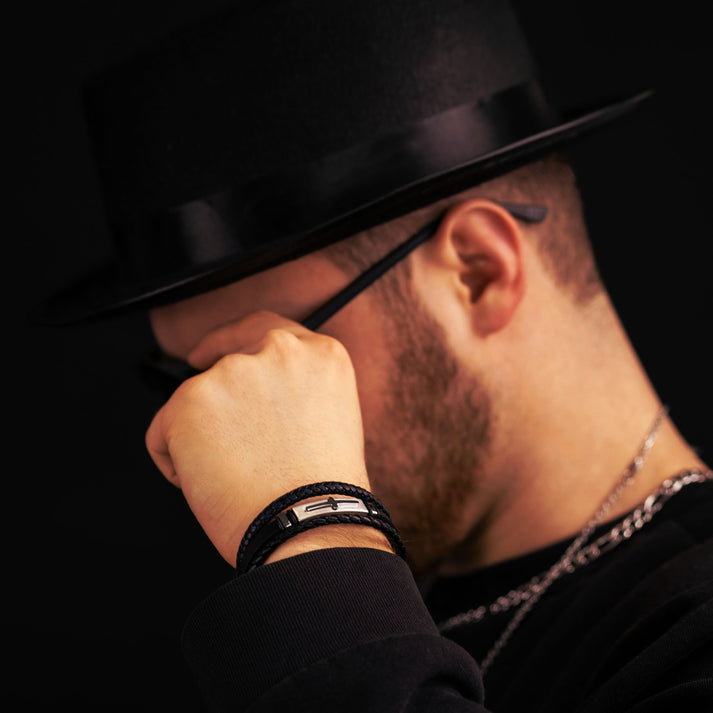 Save Brave Dreifach gewickeltes Lederarmband Logan mit Kreuz Meist gekauft
