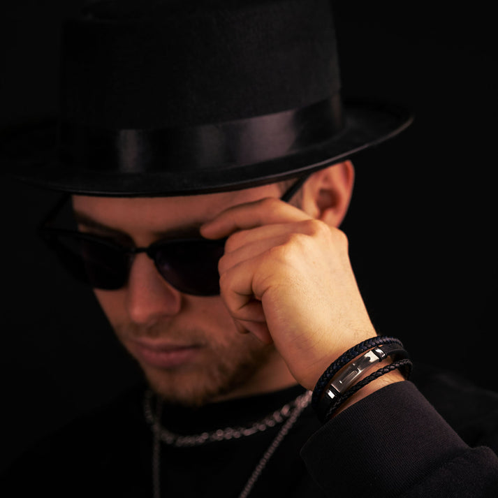 Save Brave Dreifach gewickeltes Lederarmband Logan mit Kreuz Meist gekauft