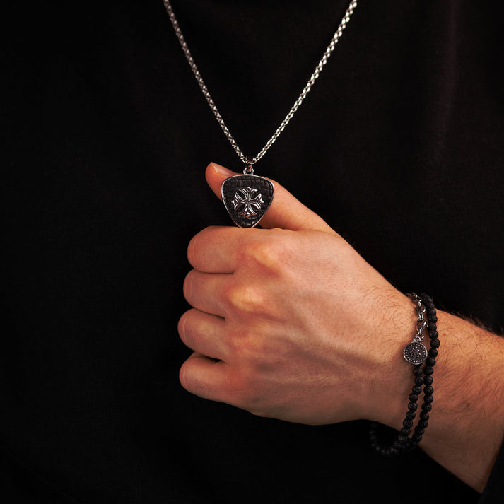 Save Brave Doppeltes Armband aus dunkelgrauen Jasperperlen & Fleur de Lys Anhänger Begrenztes Angebot