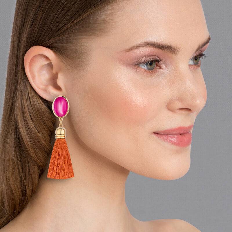 SchwesterSchwester Schimmernde pinkfarbene Ohrstecker mit Quaste in Rostorange von AmuseToi JETZT KAUFEN