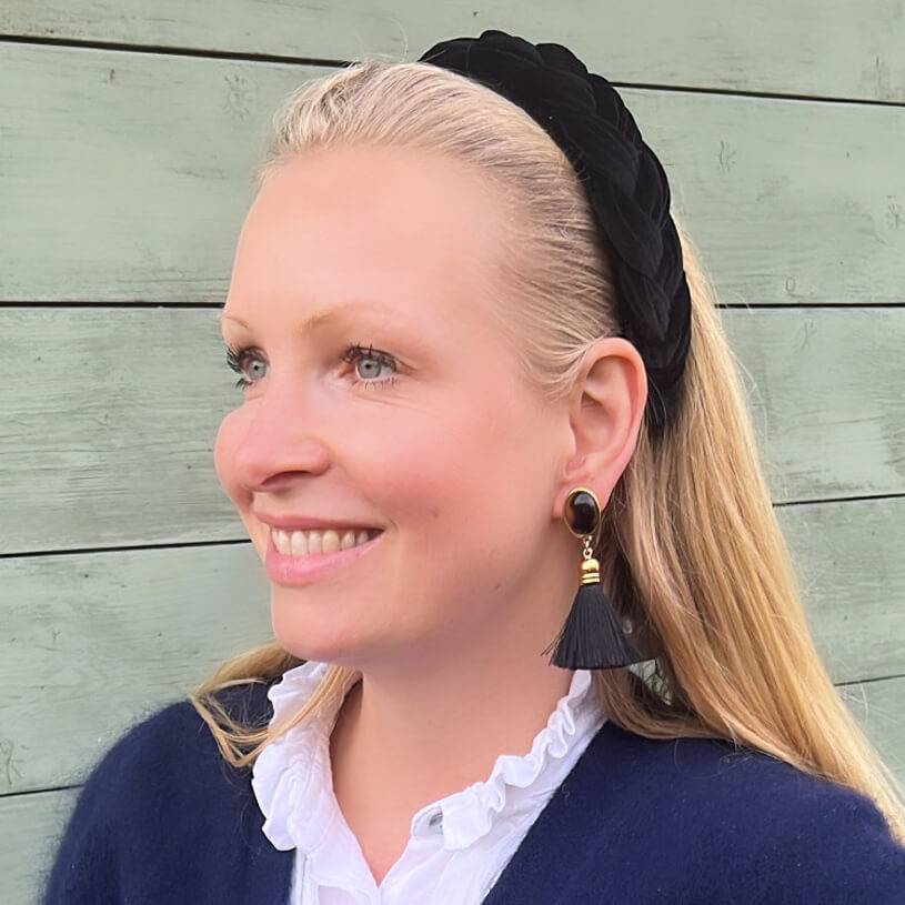 SchwesterSchwester Schwarze Ohrringe als Ohrstecker in Schildpattoptik mit schwarzer Quaste von AmuseToi Letzte 2 Tage