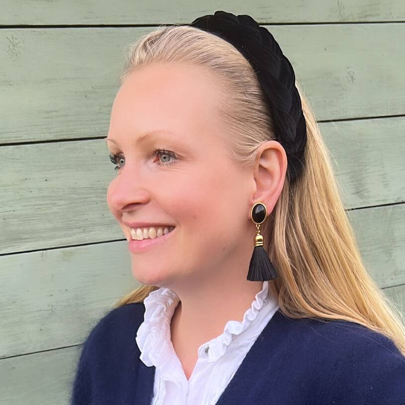 SchwesterSchwester Schwarze Ohrringe als Ohrstecker in Schwarz mit schwarzer Quaste von AmuseToi Nur für heute