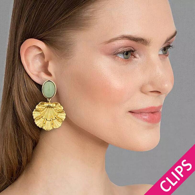 SchwesterSchwester Vergoldete Ohrclips in Jadegrün mit goldenem Muschelornament von AmuseToi Fabrik Onlineshop