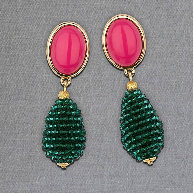 SchwesterSchwester Pinkfarbene Ohrstecker mit glitzerndem dunkelgrünen Tropfen von AmuseToi Fabrikladen