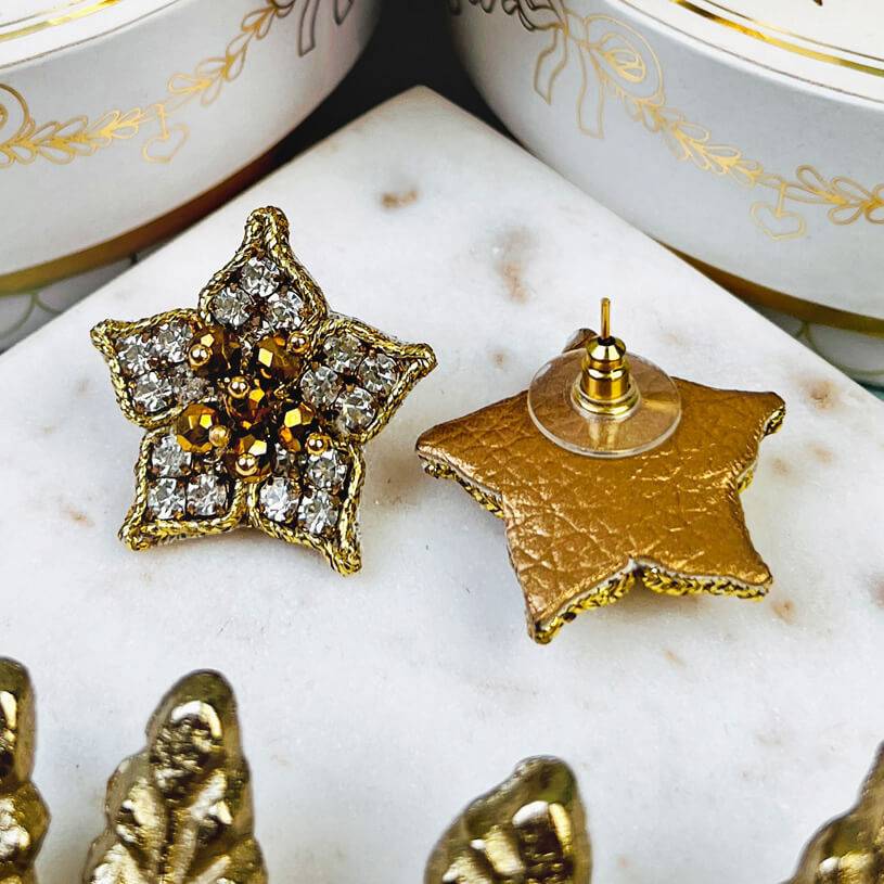 SchwesterSchwester Süße Blumen-Soutache-Ohrringe in Gold Kostenloser Versand