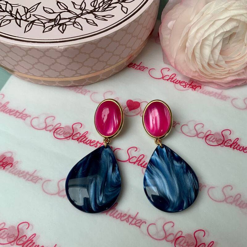 SchwesterSchwester Pinke Ohrstecker mit dunkelblauen Tropfen von AmuseToi Online Shopping