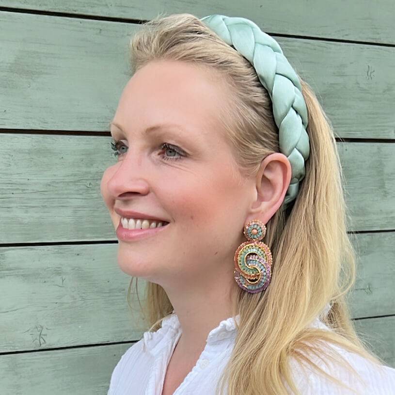 SchwesterSchwester Vergoldete Ohrstecker aus verschlungenen bunten Perlenringen Valentinstagsangebot