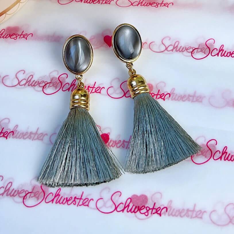 SchwesterSchwester Vergoldete Quasten Ohrringe als Ohrstecker in Grau von AmuseToi Online Outlet