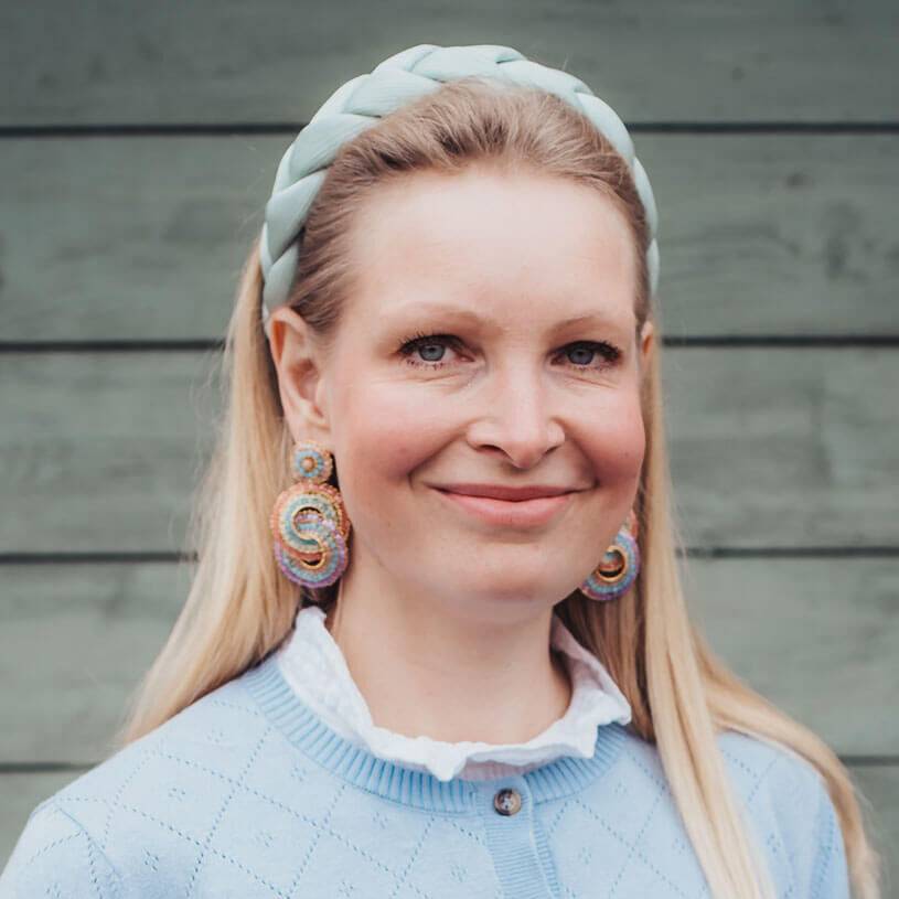 SchwesterSchwester Breiter geflochtener Satin-Haarreif in zartem Hellblau Super Sparpreis