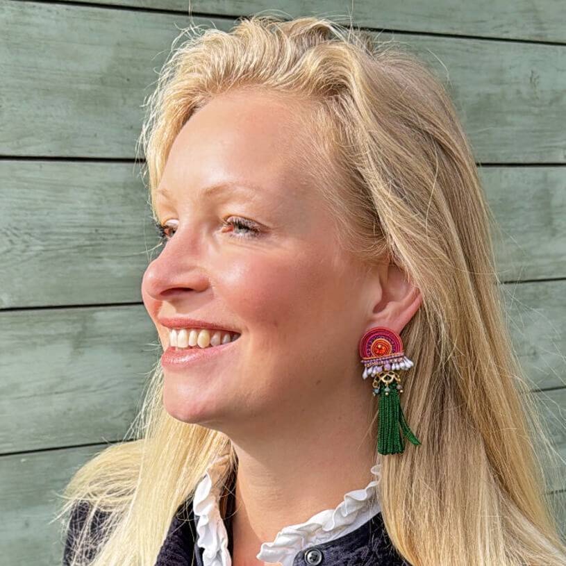 SchwesterSchwester Vorbestellbar - Verspielte Soutache-Ohrringe in Pink-Orange mit grüner Quaste Exklusivangebot