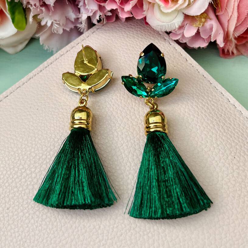 SchwesterSchwester Glitzernde Ohrstecker in Dunkelgrün mit edler Quaste von AmuseToi Top Angebot