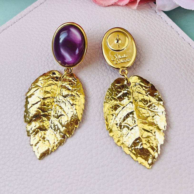 SchwesterSchwester Amethystfarbene Ohrstecker mit goldenem Blatt von AmuseToi Blitzangebot