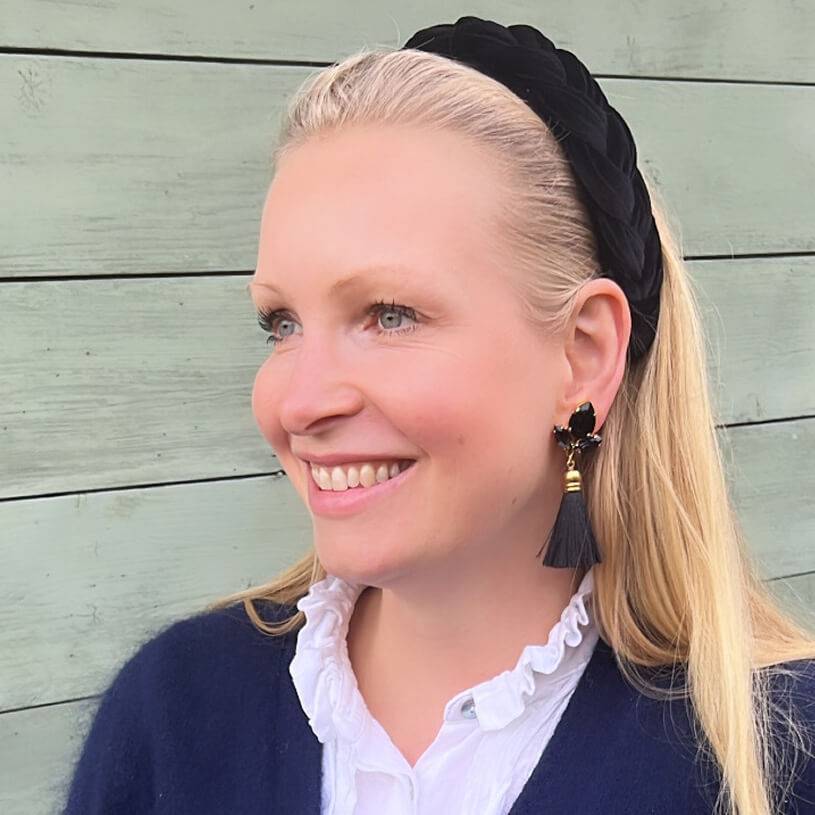 SchwesterSchwester Glitzernde Ohrstecker in Schwarz mit edler Quaste von AmuseToi Große Rabatte