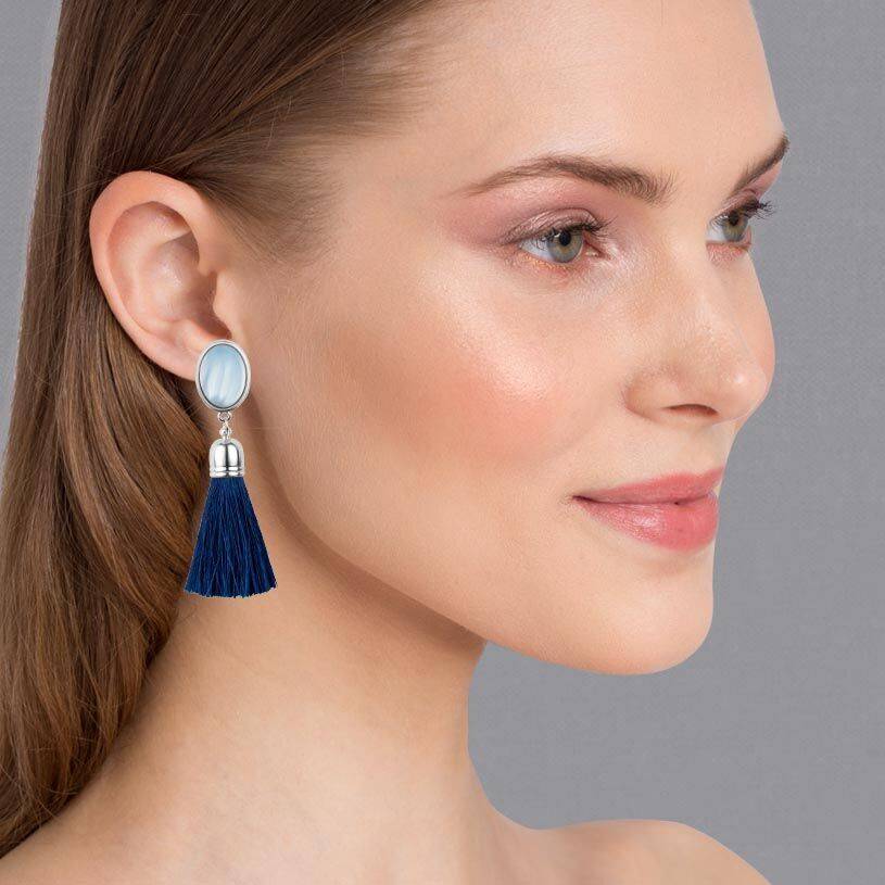 SchwesterSchwester Schimmernde hellblaue Ohrstecker mit marineblauen Quasten in Silberfarben Sonderangebote