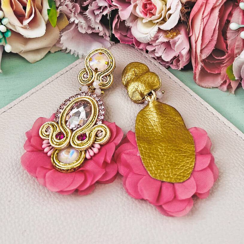 SchwesterSchwester Außergewöhnliche Soutache-Ohrringe in zarten Rosatönen zollfrei