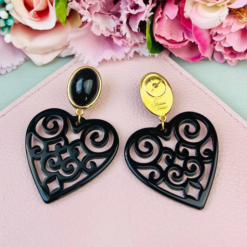 SchwesterSchwester Schöne Ohrringe in schimmerndem Schwarz mit Herz-Ornamenten von AmuseToi Lagerräumung