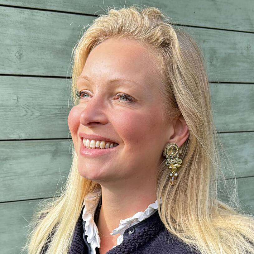 SchwesterSchwester Vorbestellbar - Zeitlose Soutache-Ohrstecker in Gold und Champagnertönen Große Rabatte