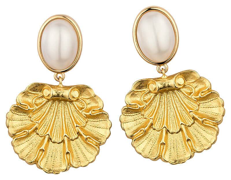 SchwesterSchwester Vergoldete Ohrstecker in Perlmuttfarben mit goldenem Muschelornament von AmuseToi Letzte 2 Tage