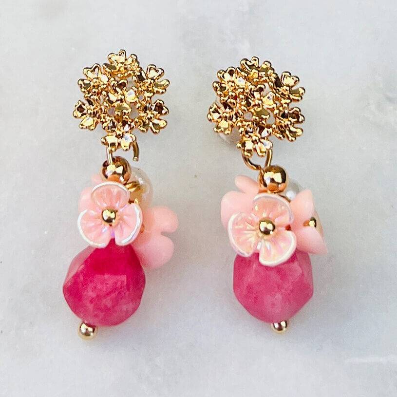 SchwesterSchwester Kleine vergoldete Ohrstecker mit Blüten und Perle in Rosa und Pink Fabrikverkauf
