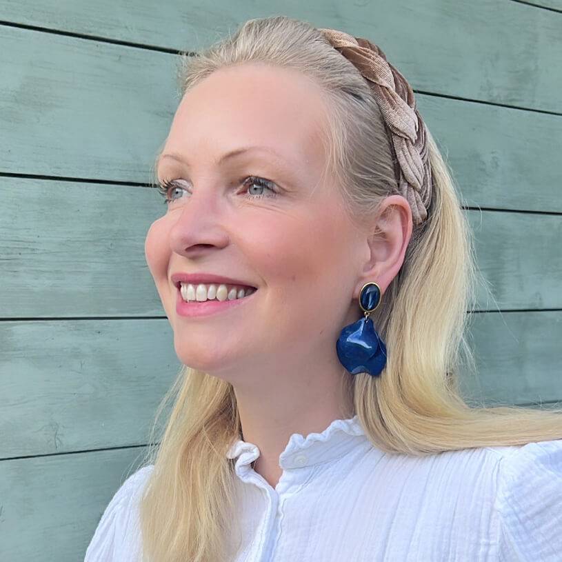 SchwesterSchwester Dunkelblaue Ohrringe mit Blütenblättern Jubiläumsangebot