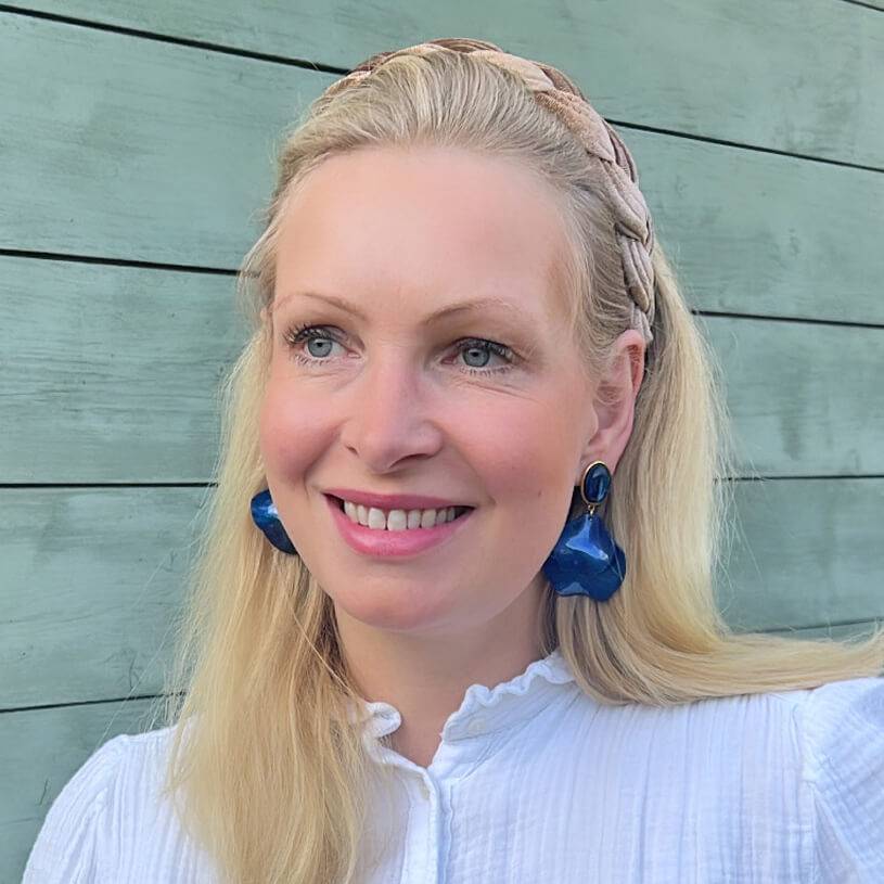 SchwesterSchwester Dunkelblaue Ohrringe mit Blütenblättern Jubiläumsangebot