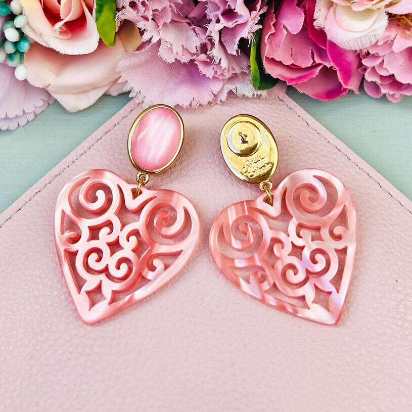 SchwesterSchwester Schöne Ohrringe in schimmerndem Rosa mit Herz-Ornamenten von AmuseToi Heißer Verkauf