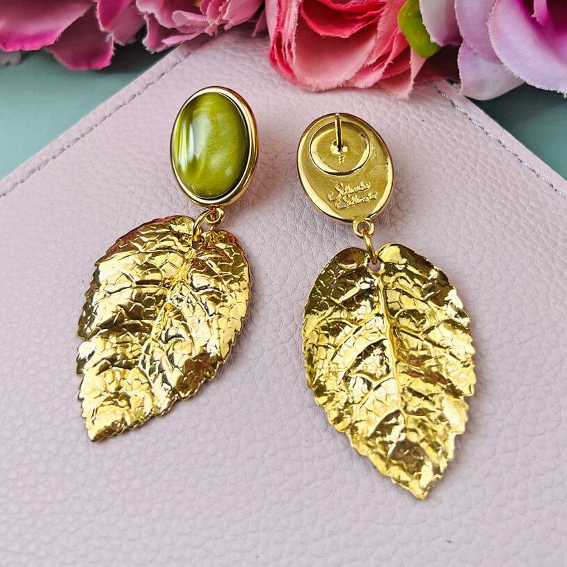 SchwesterSchwester Senfgelber Ohrstecker mit großem goldenen Blatt von AmuseToi Online Outlet