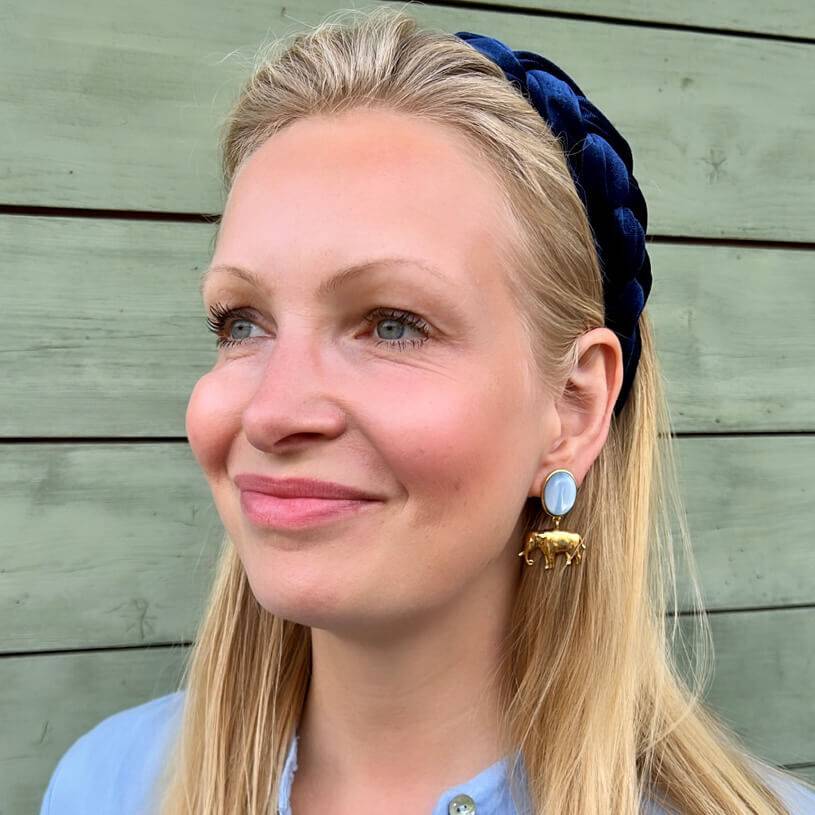 SchwesterSchwester Ohrstecker in Hellblau mit vergoldetem Elefant Sonderangebote