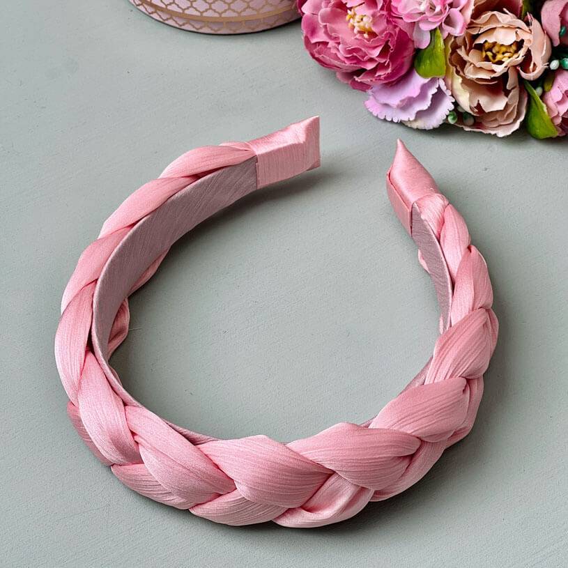 SchwesterSchwester Set aus rosafarbenen Tropfen-Ohrringen von AmuseToi und Satin-Haarreif in Rosa Neueste Stile