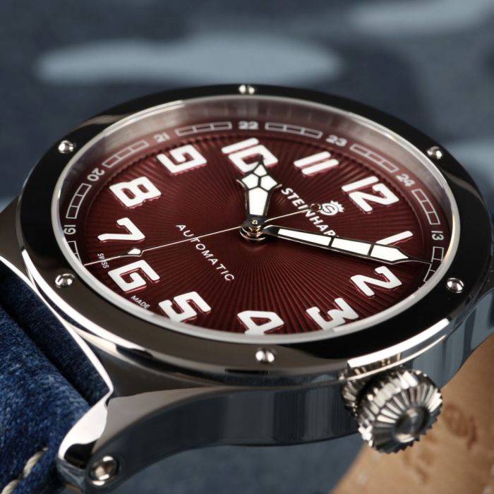 Steinhart Military 47 automatic red Begrenztes Angebot