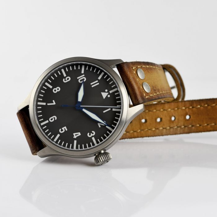 Steinhart Nav B-Uhr 47 Titan A-Muster Zentralsekunde Wochenangebot