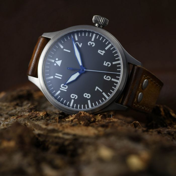 Steinhart Nav B-Uhr 47 Titan A-Muster Zentralsekunde Wochenangebot
