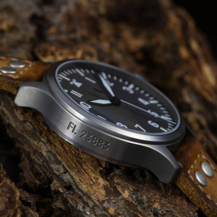 Steinhart Nav B-Uhr 47 Titan A-Muster Zentralsekunde Wochenangebot