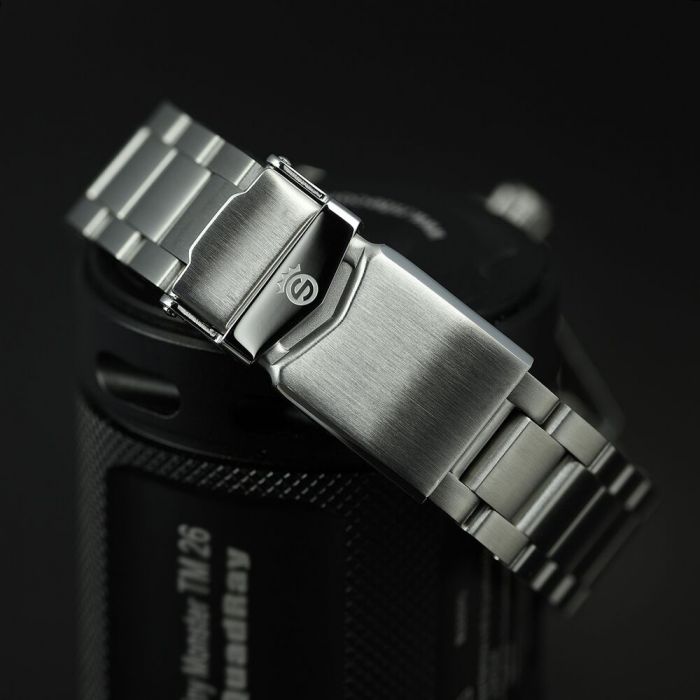 Steinhart Ocean 39 GMT BLACK Ceramic Taucheruhr Riesige Ersparnisse